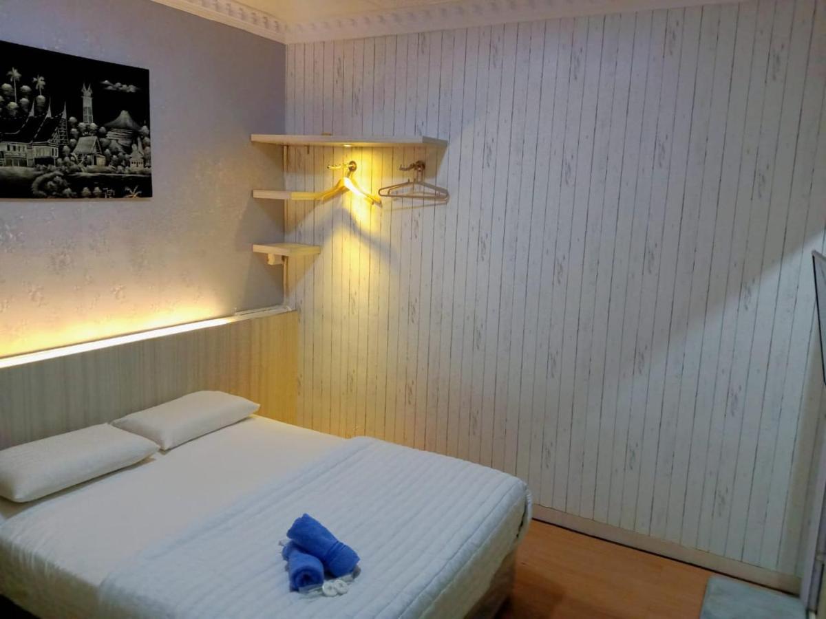 Hotel Sleeprest @ Golden Prima Batam Esterno foto