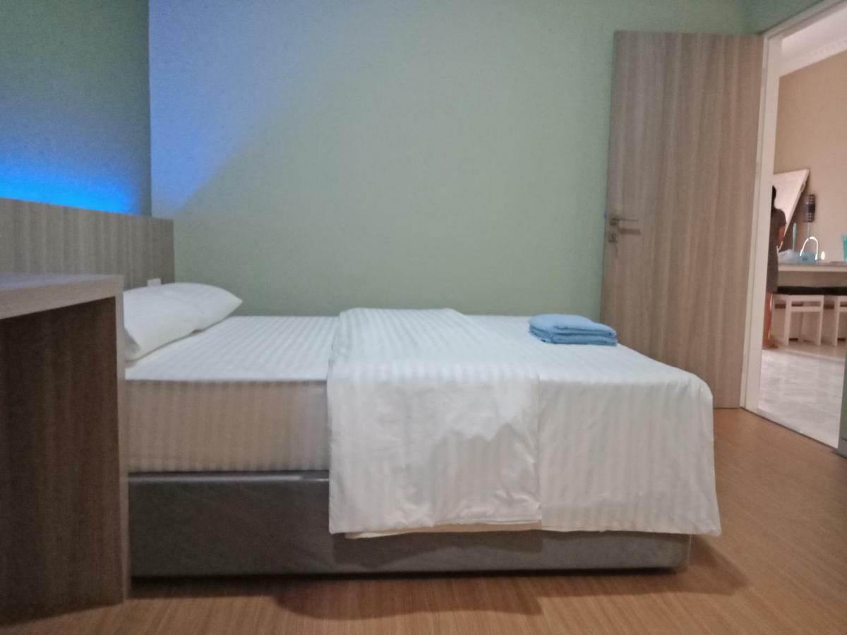 Hotel Sleeprest @ Golden Prima Batam Esterno foto