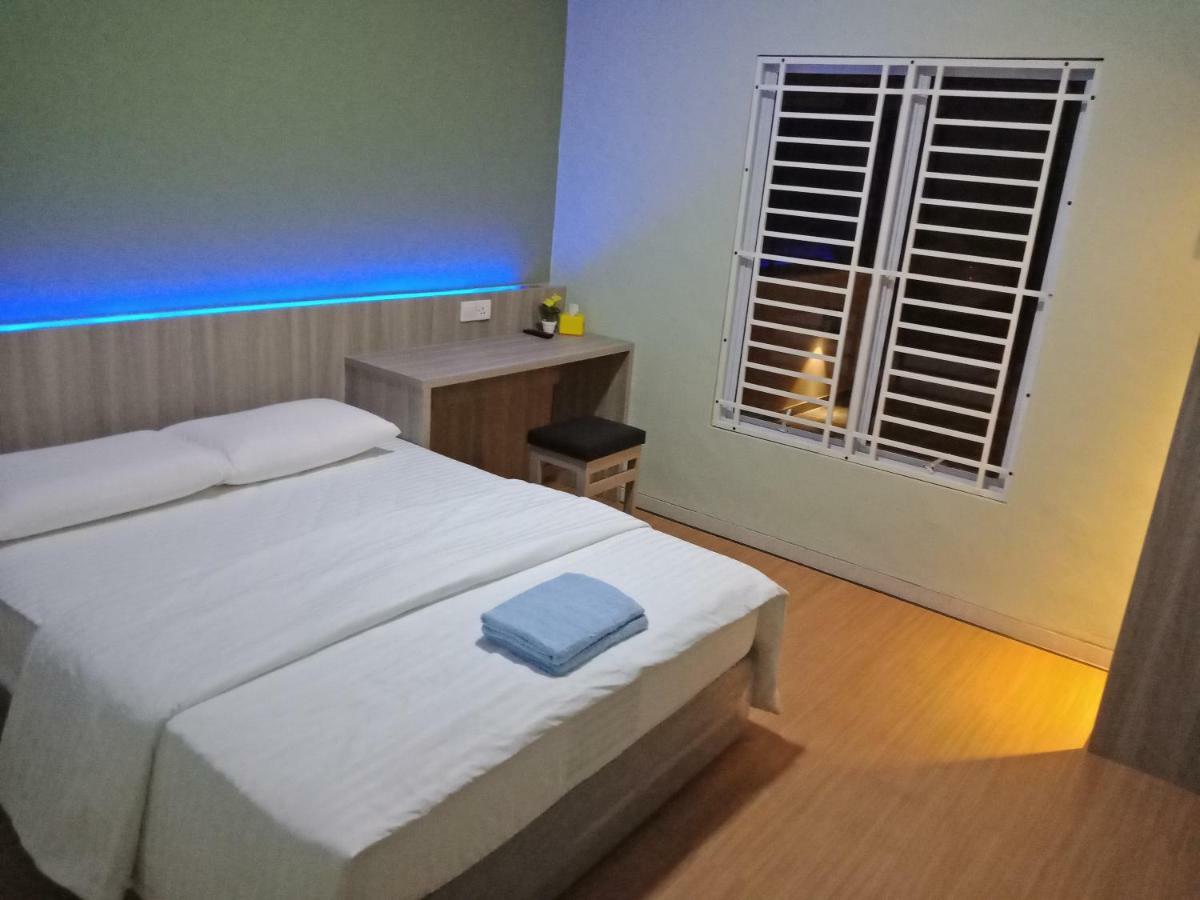 Hotel Sleeprest @ Golden Prima Batam Esterno foto