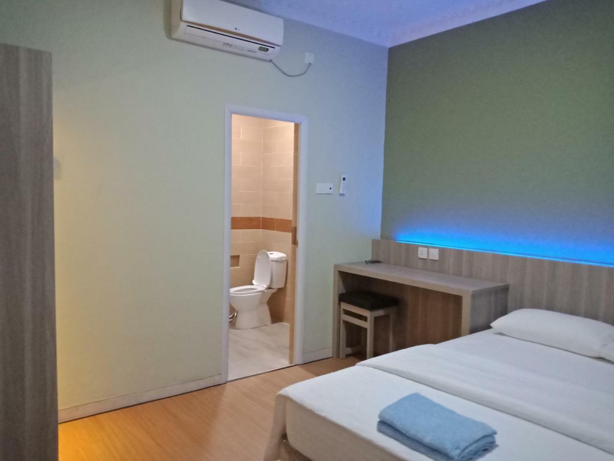 Hotel Sleeprest @ Golden Prima Batam Esterno foto