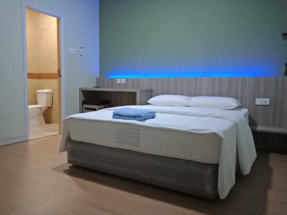 Hotel Sleeprest @ Golden Prima Batam Esterno foto